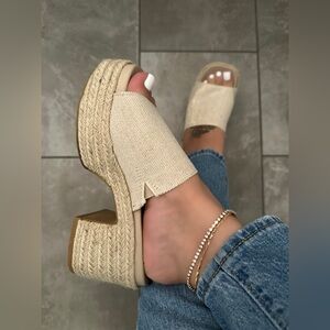 NEW! CREAM LINEN RAFFIA HEEL PLATFORM ESPADRILLE MULE SANDALS, NEVER WORN TO BIG